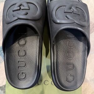 Gucci Black Rubber Double-G Logo Slides